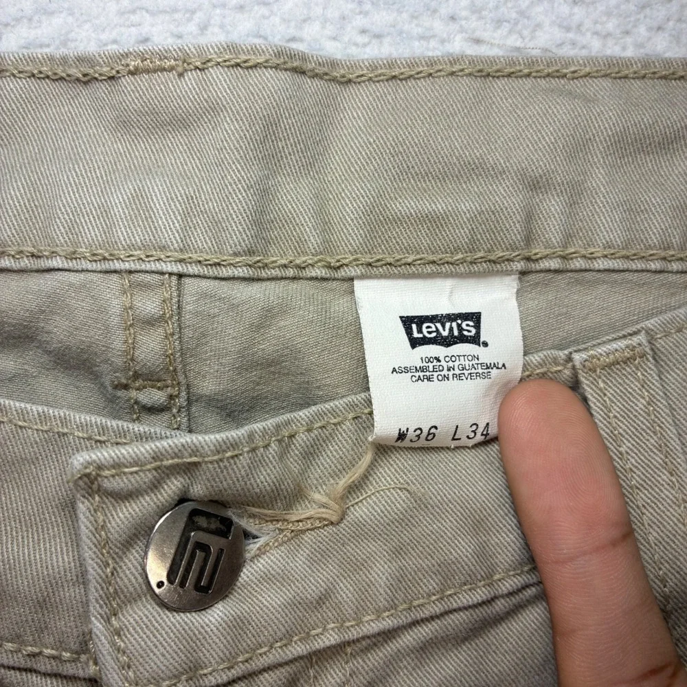 Vintage Levis L2 Khakis Chino Pants Men 36x34 Beige Baggy Wide Leg Relaxed 90s